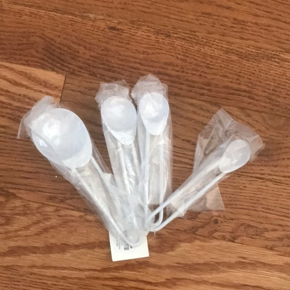 Crate&Barrel White Metal Measuring Spoons Set NEW